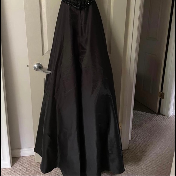 Grad dress - Picture 3 of 5